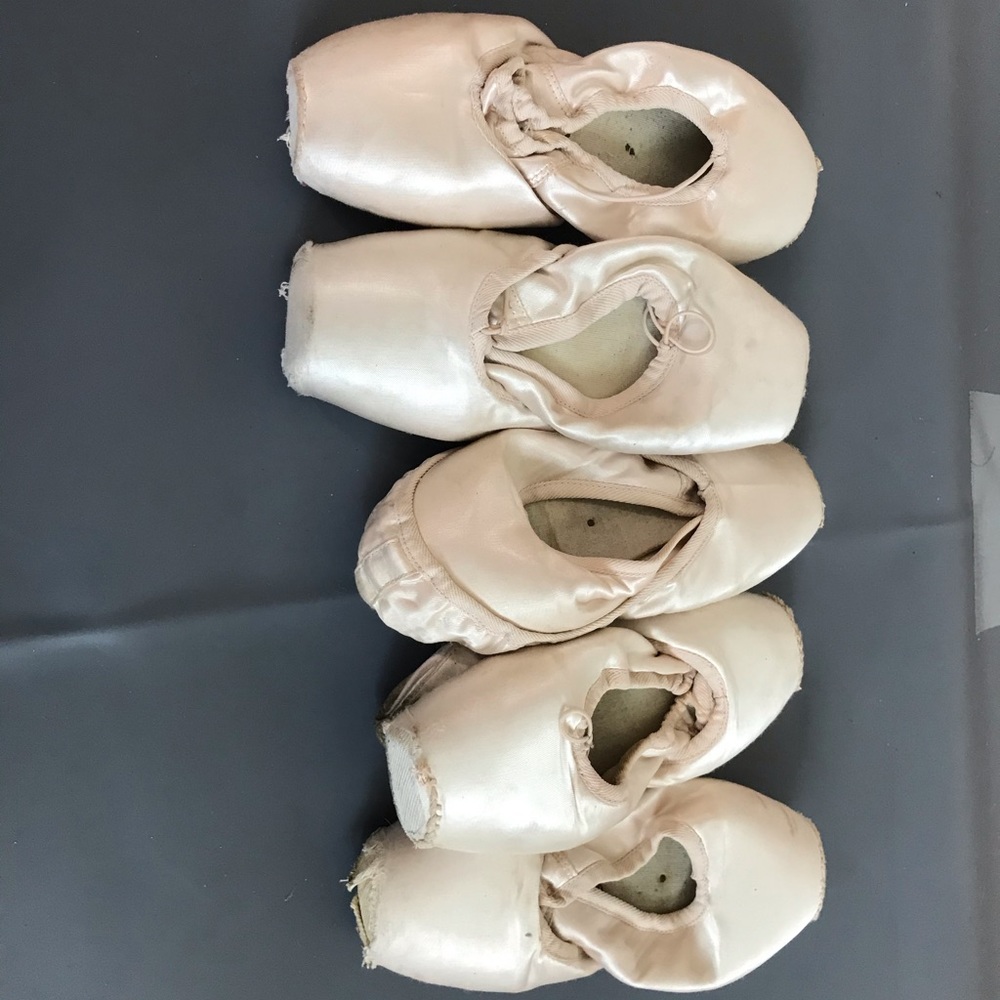 Used pointe shoes for crafts 🩰🎨!